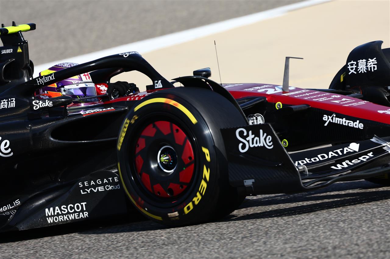 Alfa Romeo - 2023 GP Bahrain - Pirelli